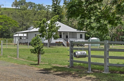 Moorang Cottage | Stay in Springfield Country Cottage Escape-Highland Cows + Fireplace + Hammocks