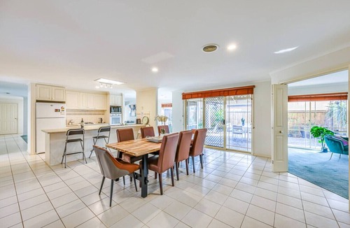 Cranbourne Apartment | StayAU Family Retreat w/Pool Table in Cranbourne