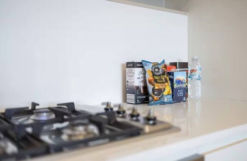 Macquarie Park Apartment | Staycation Vibes Resort-Style 2BR + Pool & Gym