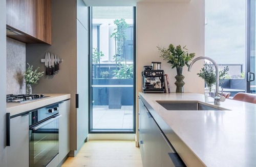 Alphington Apartment | StayCentral - PaperTrail - Papertrail, Alphington - 2 Bedrooms, 2 Beds, 2 Bathroom, 1 Car Park