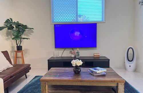 Sunnybank Hills House | Steps from Sunnybank Hills Shopping Spacious Home