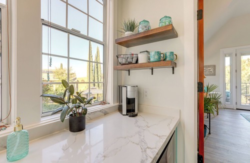 Sutter Creek Cottage | Steps to Sutter Creek: Chic Wine Country Cottage