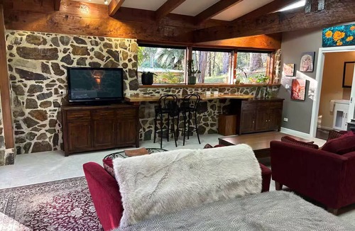 Healesville Cottage | Stone Cottage in Healesville, 7min from town. Close to vineyards and restaurants