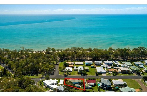 Traviston House | Stonesthro - Burrum Heads- Close To Beach - 5BR- Aircon