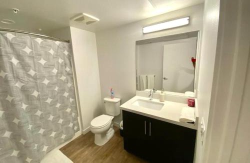 Little Armenia Apartment | Studios Universal 10 min drive FREE parking and WIFI