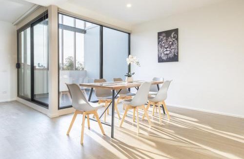 Maribyrnong Apartment | Stunning 2BR loft Maribyrnongfree parkingbalcony