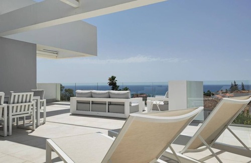 Alcorrin Apartment | Stunning 3 Bed Penthouse - Sea Views