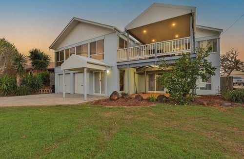 Bundaberg House | Stunning Burnett Heads Foreshore property