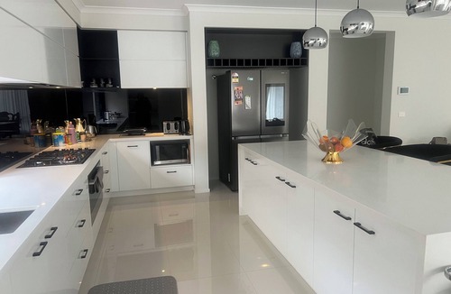 Plumpton House | Stunning Guest Room Retreat in Bonnie Brook