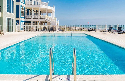 Orange Beach House | Stunning luxury home w. pool + direct beach access
