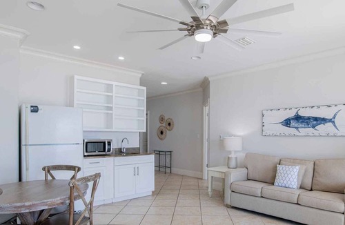Orange Beach House | Stunning luxury home w. pool + direct beach access