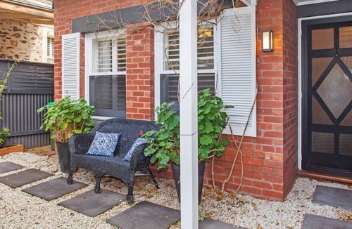 Hackney Cottage | Stureca Cottage City Fringe, Sleeps 4, Wifi