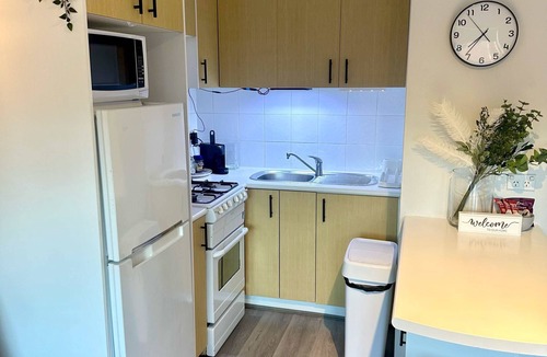 Freshwater Apartment | Stylish 1-Bed, Flat Walk to North Manly