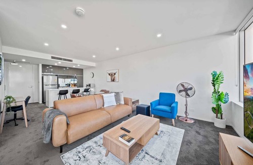 Kingston Apartment | Stylish 1-Bed Retreat Steps from Foreshore