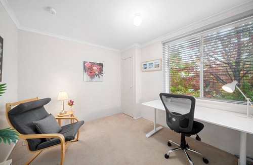 Phillip Apartment | Stylish 1-Bed Stay with Balcony & Study