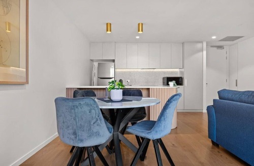 Braddon Apartment | Stylish 1BR w/Private Balcony, Laundry & Parking!