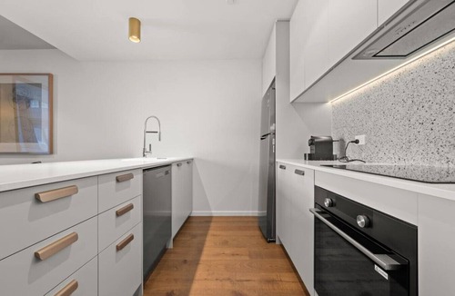 Braddon Apartment | Stylish 1BR w/Private Balcony, Laundry & Parking!
