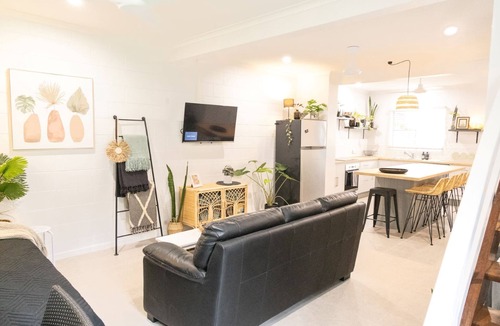 Cannonvale House | Stylish 2 bedroom townhouse in quiet location, perfect home away from home!