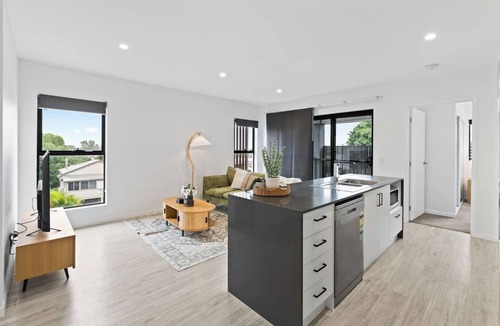 Upper Mount Gravatt Apartment | Stylish 2BR Near Garden City & Sunnybank Food Hub