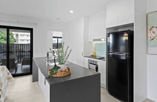 Upper Mount Gravatt Apartment | Stylish 2BR Near Garden City & Sunnybank Food Hub