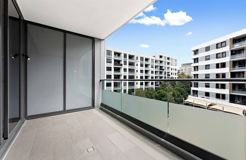 Mascot Apartment | Stylish 2BR - Close to Station & 5 Mins to Airport
