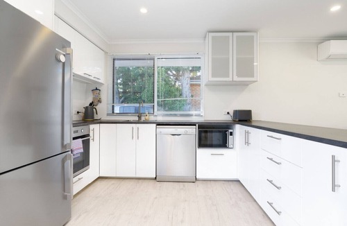 Wanniassa House | Stylish 3Bedroom Escape in South Canberra