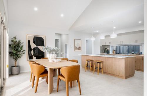 Shepparton House | Stylish 3BR Near GV Health, Golf & Sports Precinct