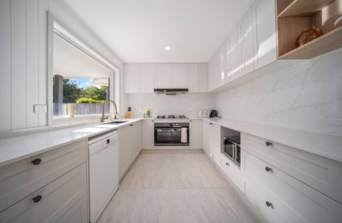 Chapel Hill House | Stylish 4BR Family Home in Leafy Chapel Hill