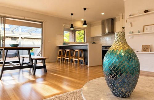 Lyndhurst House | Stylish 4BR Lyndhurst Home – Shops and Golf Nearby