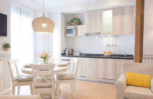 Barrio de La Latina Apartment | Stylish Apt PZA MAYOR/La Latina 2BD * 2BT *, 6p max