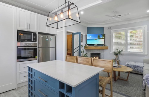 Mayfield House | Stylish Coastal Vibes Retreat - 3BR with Dedicated Office