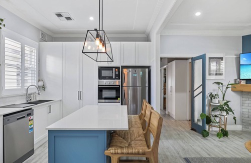Mayfield House | Stylish Coastal Vibes Retreat - 3BR with Dedicated Office