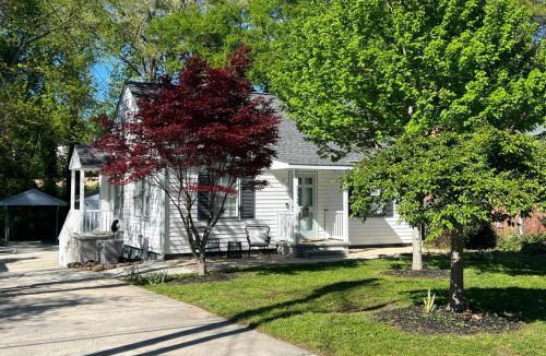 East Raleigh House | Stylish & Comfy 5 Location Private Backyard Updated Close to Downtown Walkable
