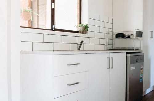 Dubbo East House | Stylish Family Bliss & SPA Heaven - The Gleam
