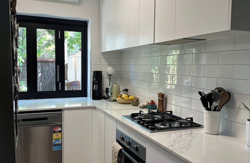 Wayville House | Stylish Home Away From Home In Forestville 5 min walk to the Adelaide Showground