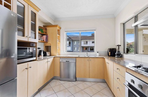Cairns North Apartment | Stylish Lakeside Apartment w/Spa Bath & Pool View