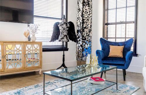 Downtown Los Angeles Apartment | Stylish loft 2 queens & 2 sofas