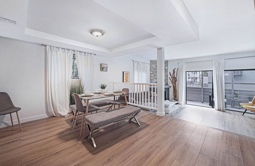 Hollywood House | Stylish Modern Home ★ Heart of Hollywood & Walkable ★ 2 Private Car Spots