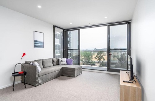 Phillip Apartment | Stylish Phillip apartment with gym and pool - Hosted by CanStay