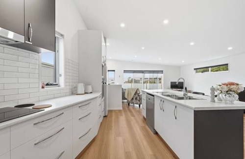 Rosetta House | Stylish Rosetta Waterview Stay