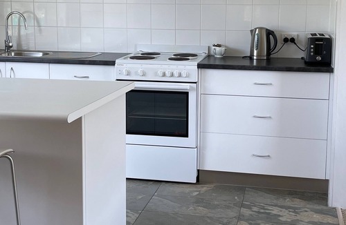 Sisters Beach House | Stylish spacious vintage house, wood fire, 40m to beach inside a National Park