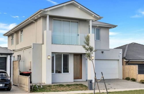 Mickleham House | Stylish & Spacious Family Retreat Near Melbourne