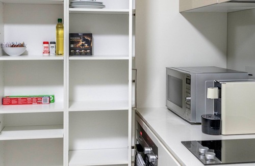 Greenway Apartment | Stylish Stay Near Lake Tuggeranong