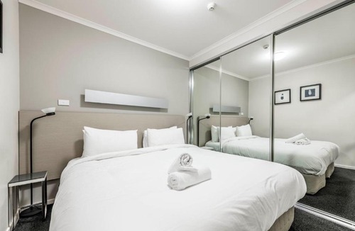 Greenway Apartment | Stylish Stay Near Lake Tuggeranong