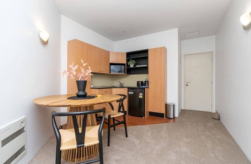 Kingston Apartment | Stylish Studio Apt | 2 mins to Kingston Foreshore!