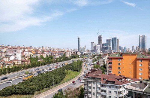 Atasehir Apartment | Stylish Studio Flat with City View in Atasehir