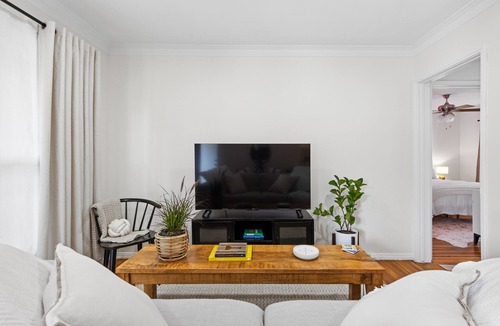 Hollywood Hills West Apartment | Stylish Sunset Stay! Steps away from Sunset Strip!