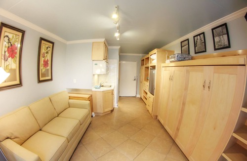 Orange Beach Apartment | Sugar Beach Barefoot Walk to Beach-Tempurpedic Queen-WiFi-CBL-Coffeemaker