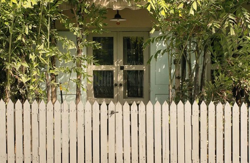 Dunmore Town Cottage | Sugar Cube: Charming & Artsy 1 bedroom cottage in the heart of Harbour Island