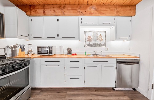 Sugarloaf House | Sugarwood - Game Room, Air Hockey, Foosball, Fenced Yard, BBQ